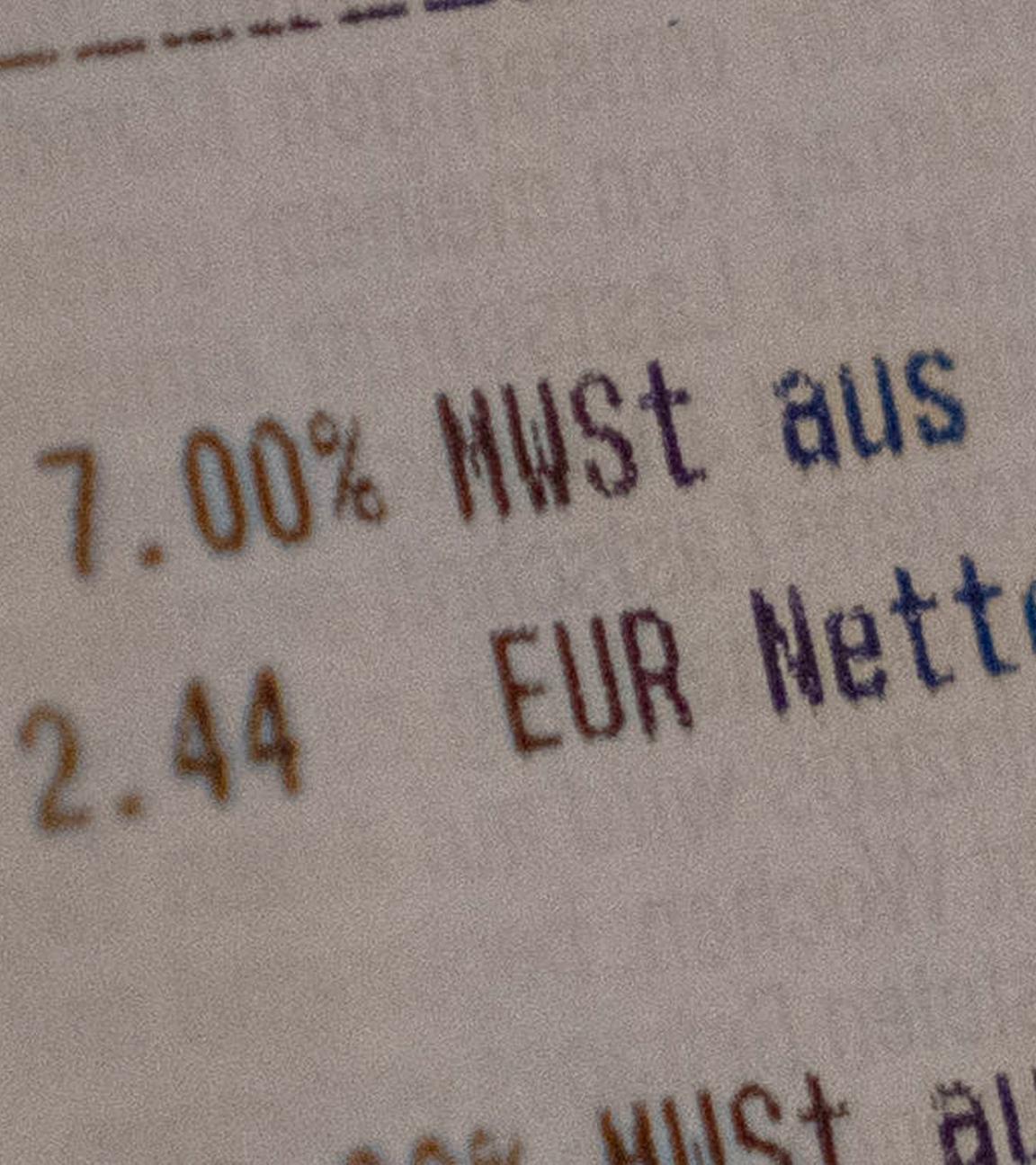 Auf einem Kassenbon sind unterschiedliche Mehrwertsteuersätze von 7 und 19 Prozent ausgewiesen. (Symbolbild)