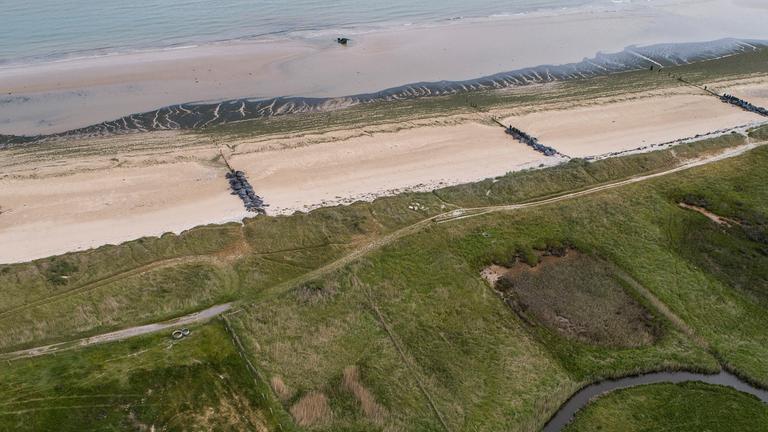 Der Gold Beach in der Nähe von Asnelles und Strand der Landung der Allierte  in der Normandie, aufgenommen am 29.05.2019