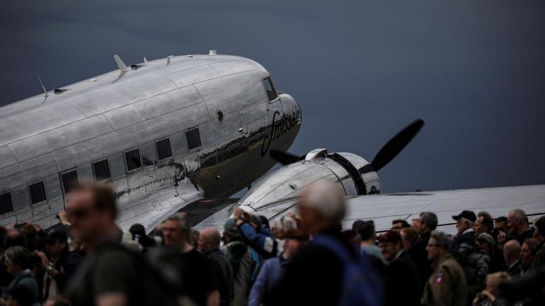 Ein Dakota-Flugzeug ist während der Daks über Duxford ( Großbritannien) am 04.06.2019 abgebildet