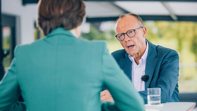 Diana Zimmermann, Friedrich Merz "Berlin direkt - Sommerinterview - Sendung vom 31.08.2025": Friedrich Merz während des Interviews mit Diana Zimmermann. Folgenummer: 