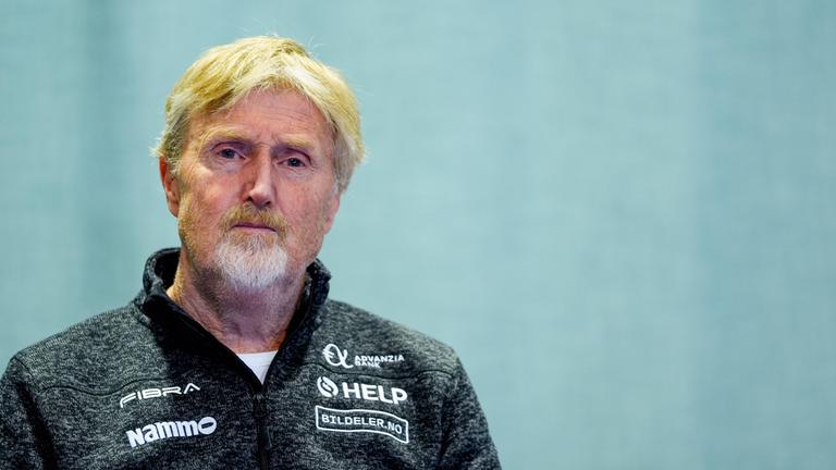 Jan-Erik Aalbu während einer Pressekonferenz