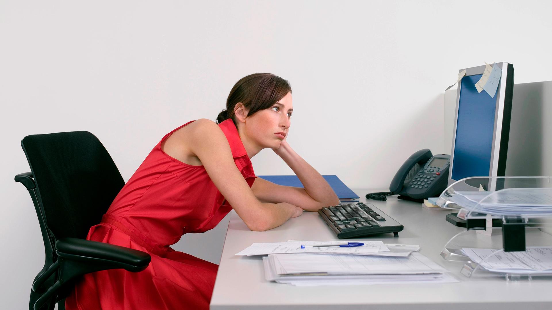 Angestellte, die keine Lust hat zu arbeiten