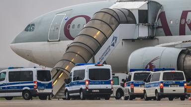 Innenministerium: 20 Straftäter nach Afghanistan abgeschoben