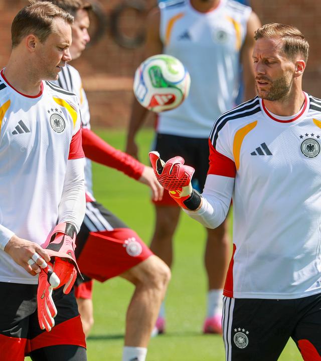 Manuel Neuer und Oliver Baumann am 13.06.26