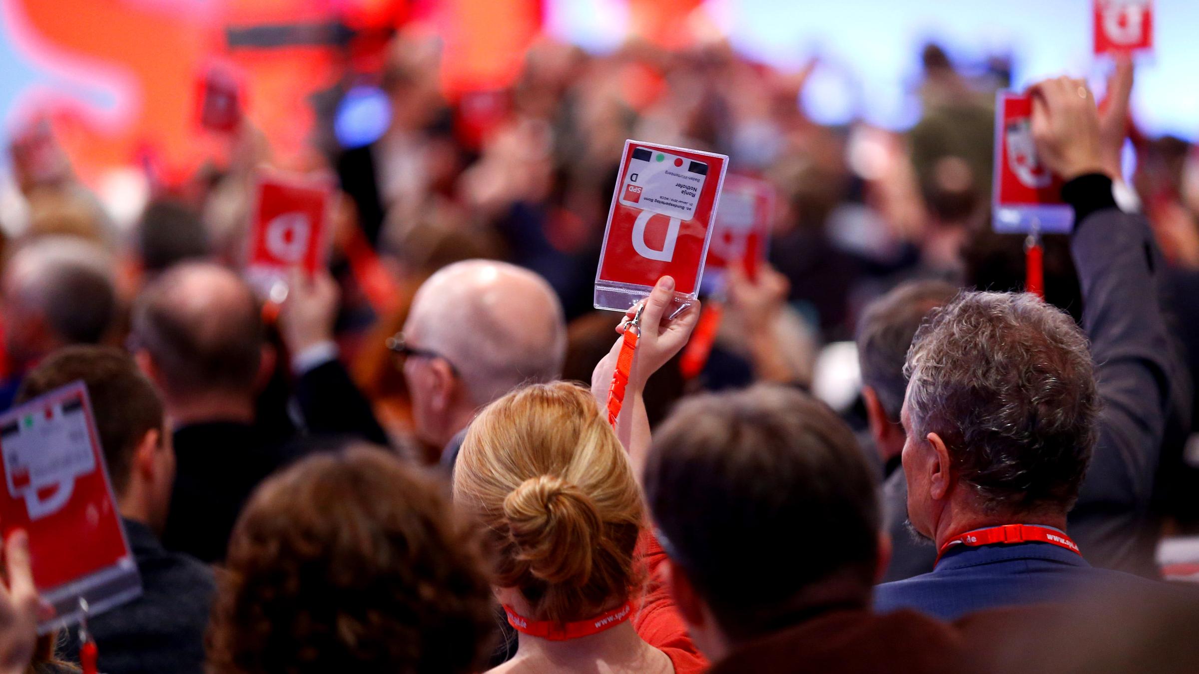 Delegierte stimmen am 21. Januar 2018 auf dem SPD-Sonderparteitag in Bonn