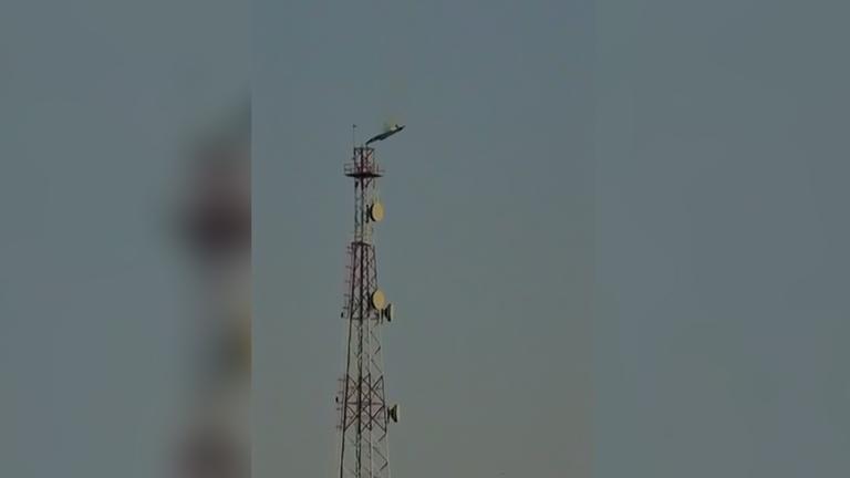 Dieses Videostandbild aus UGC-Bildern, die am 02.02.2026 in den sozialen Medien gepostet wurden, zeigt den Absturz eines US-Kampfflugzeugs vom Typ F-15E Strike Eagle in Kuwait am dritten Tag der iranischen Angriffe auf Länder in der Region, in denen sich US-Stützpunkte befinden. 