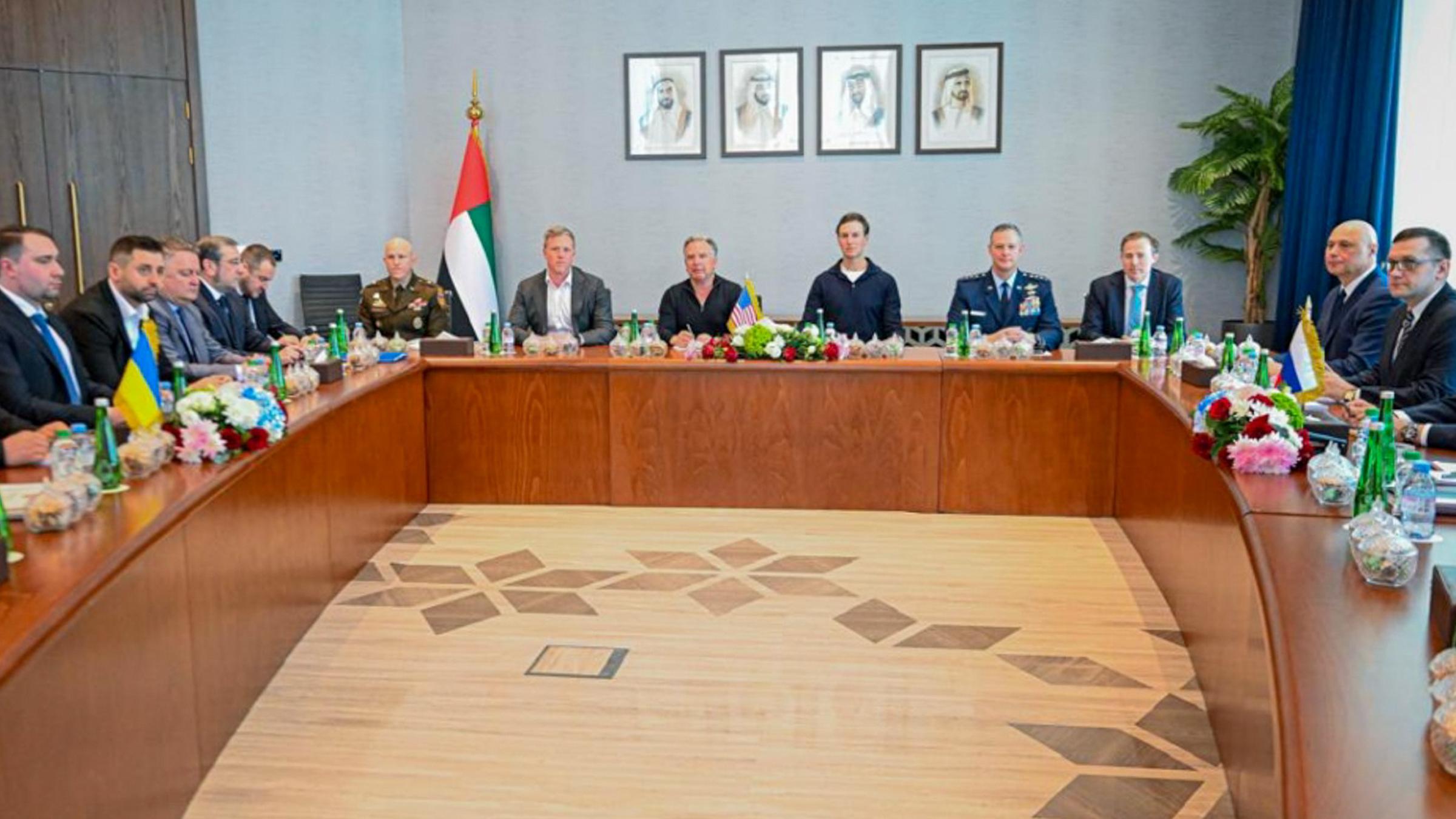 USA und Ukraine führen trilaterale Gespräche in Abu Dhabi