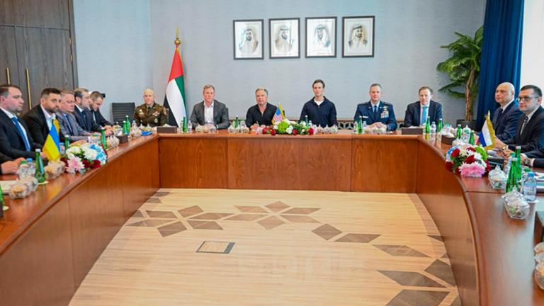 USA und Ukraine führen trilaterale Gespräche in Abu Dhabi