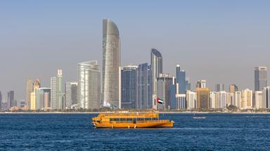 Abu Dhabi Skyline Hochhäuser am Meer (Archiv)