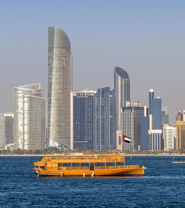 Abu Dhabi Skyline Hochhäuser am Meer (Archiv)