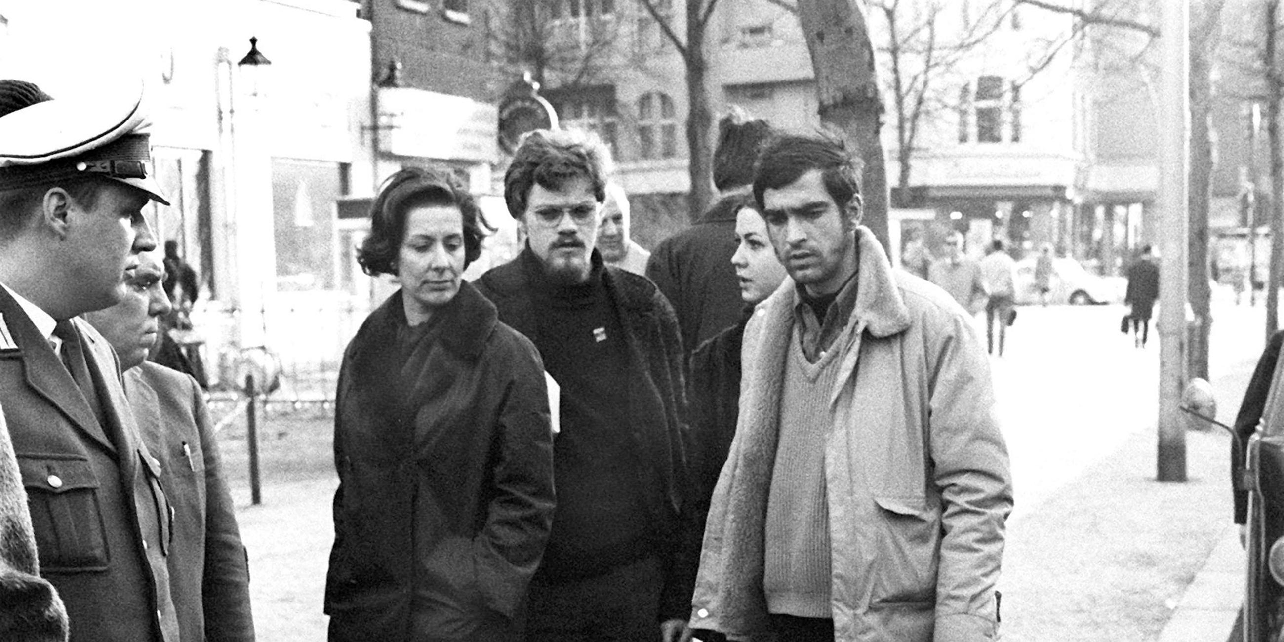 11. April: Rudi Dutschke, führender Kopf der Außerparlamentarischen Opposition (APO), wird in Berlin bei einem Attentat lebensgefährlich verletzt. Es folgen schwere Krawalle. Der Axel-Springer-Verlag wird Ziel von Blockaden und Brandanschlägen.