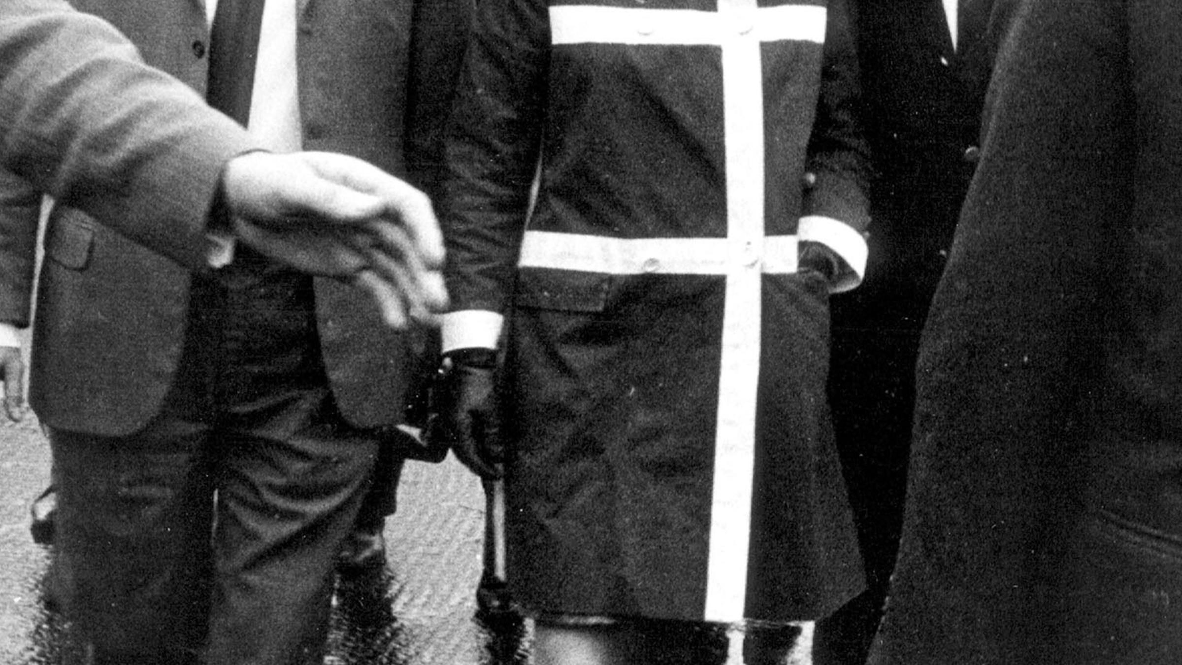 7. November: Die Journalistin und "Nazi-Jägerin" Beate Klarsfeld ohrfeigt Bundeskanzler Kurt Georg Kiesinger (CDU), den sie schon früher als "Nazi und Mörder" bezeichnet hatte.