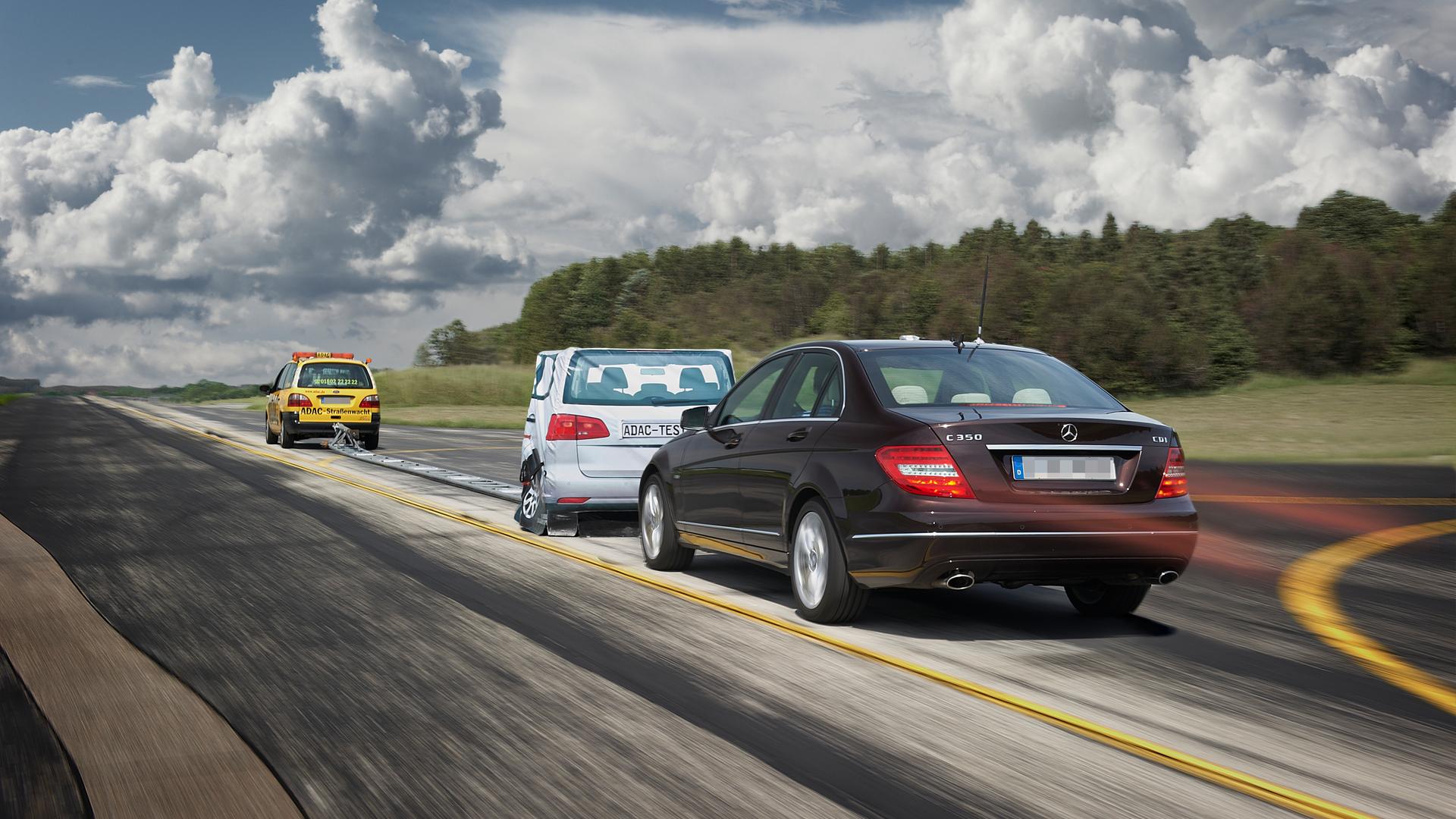 ADAC, Notbremsassistent-Test im Mercedes
