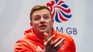 Der Brite Adam Peatybehauptet, dass Würmer im Essen für dei Athleten sind bei den olympischen Spielen 2024.