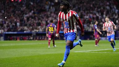 Atlético Madrids Stürmer Ademola Lookman jubelt im Champions-League-Viertelfinale gegen den FC Barcelona nach seinem Anschlusstreffer zum 1:2