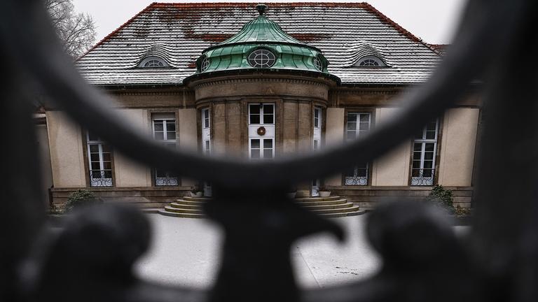 Blick auf ein Gästehaus in Potsdam, in dem AfD-Politiker an einem geheimen Treffen teilgenommen haben sollen.