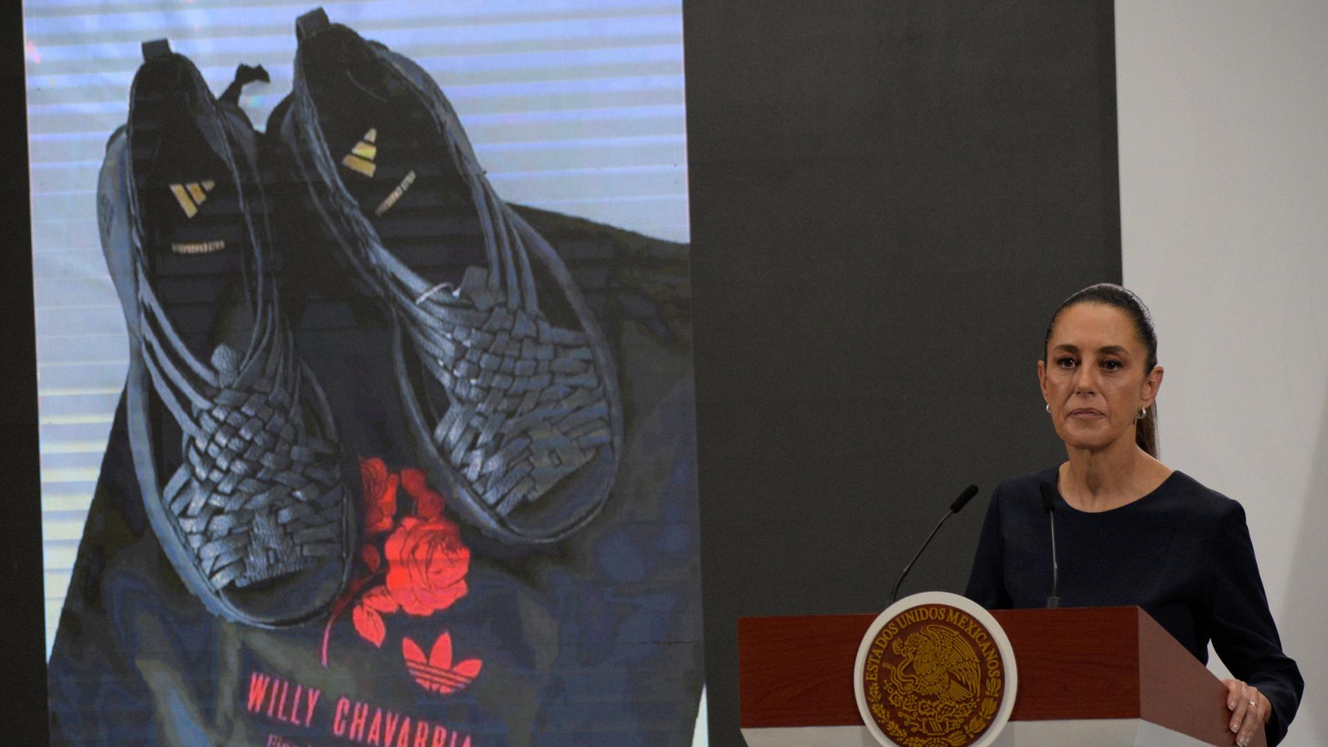 Die mexikanische Präsidentin Claudia Sheinbaum spricht über den Fall des Plagiats des traditionellen mexikanischen Huarache durch den Adidas Oaxaca Slip On