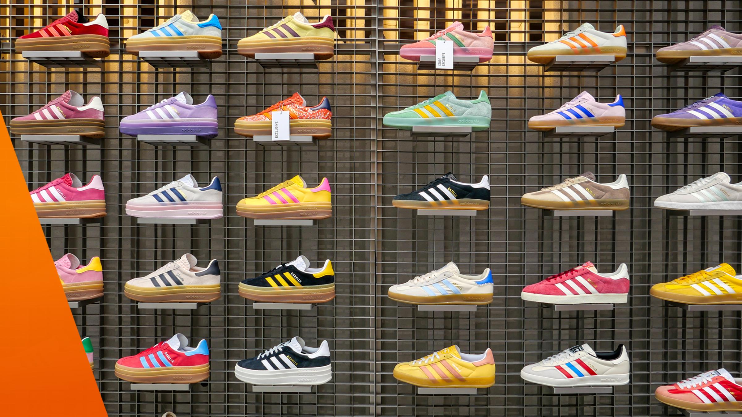 Arbeitnehmerverbände warnen nach Adidas-Ausstieg aus Tarifbindung: Verkaufsraum eines Geschäfts mit vielen Adidas Schuhen