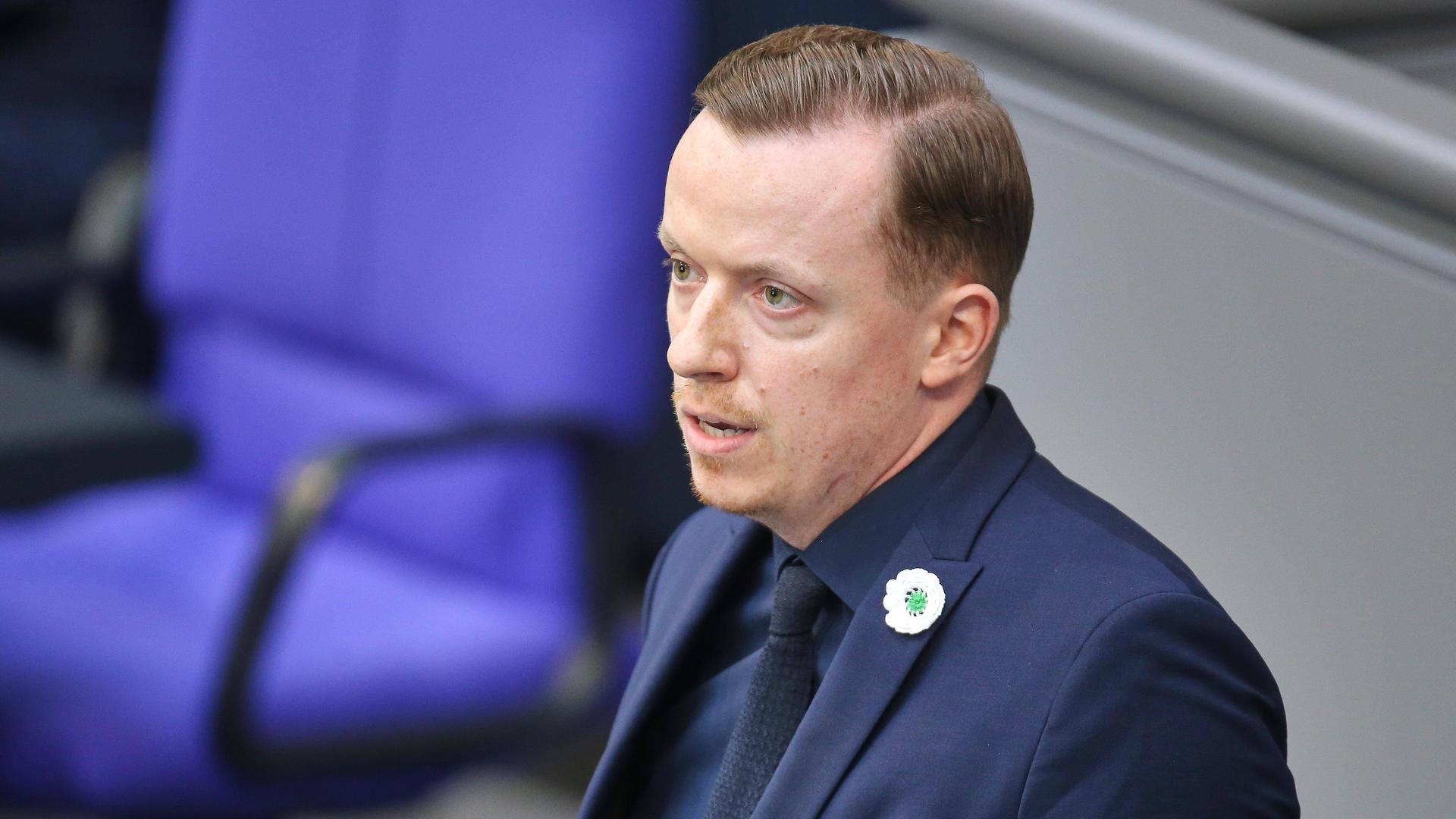 Adis Ahmetovic der SPD am 11.07.2025 im Bundestag in Berlin.