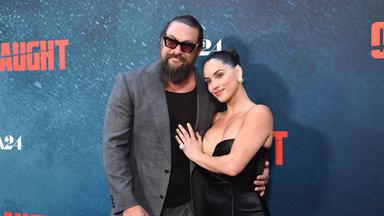 Auf dem Bild zu sehen ist: Schaupieler Jason Momoa und Schauspielerin Adria Arjona