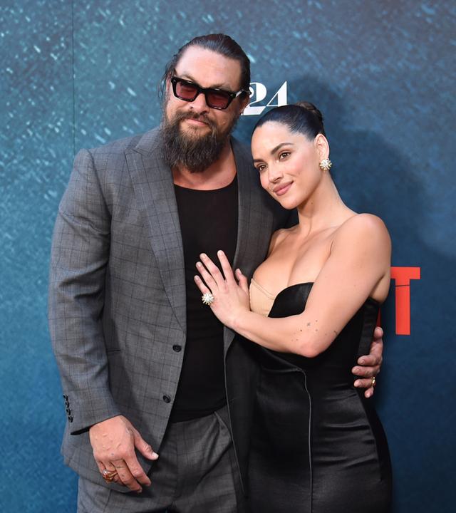 Auf dem Bild zu sehen ist: Schaupieler Jason Momoa und Schauspielerin Adria Arjona