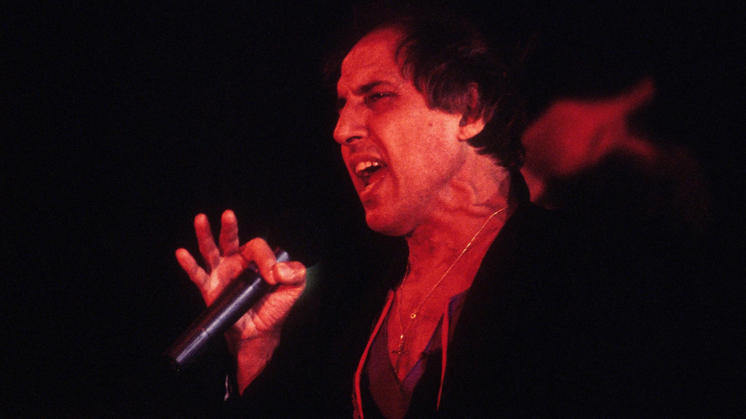Italienischer Sänger und Schauspieler Adriano Celentano, aufgenommen am 07.11.1994  in der Deutschlandhalle in Berlin