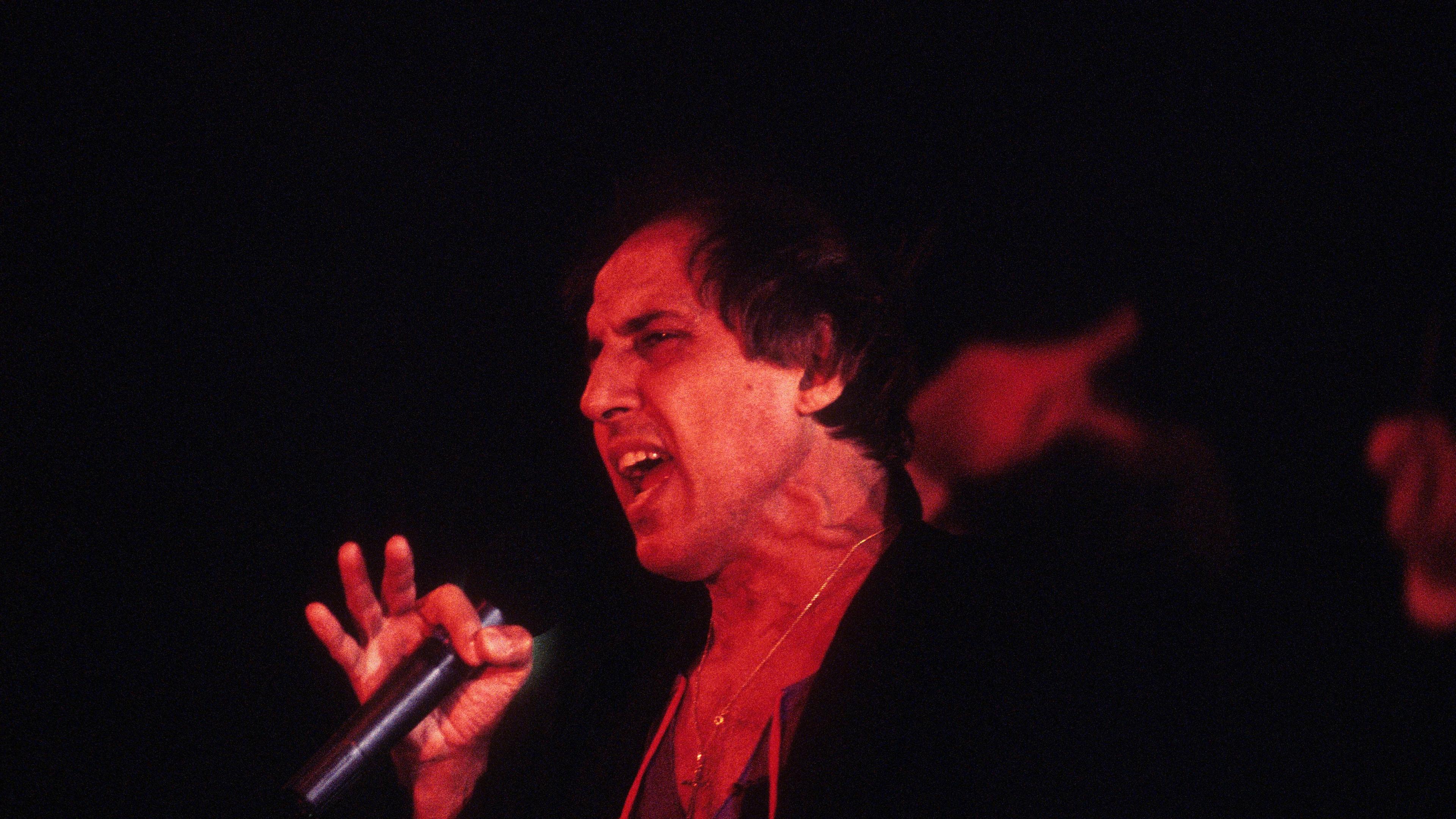 Italienischer Sänger und Schauspieler Adriano Celentano, aufgenommen am 07.11.1994  in der Deutschlandhalle in Berlin
