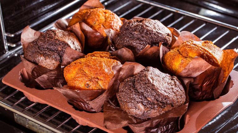 Advents-Muffins mit Cranberries und Datteln