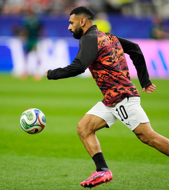 Der Ägypter Mohamed Salah wärmt sich am 03.07.2026, in Arlington, Texas, vor dem WM-Fußballspiel gegen Australien auf. 