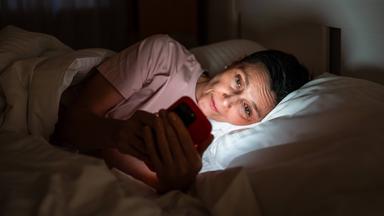 Mehr ältere Menschen nutzen Instagram, Facebook und Co.