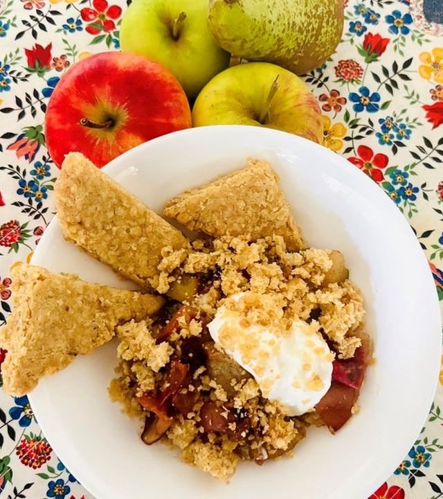 Geröstete Äpfel und Birnen mit Shortbread