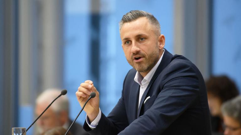 Ulrich Siegmund, Vorsitzender der AfD-Landtagsfraktion, spricht im Landtag von Sachsen-Anhalt