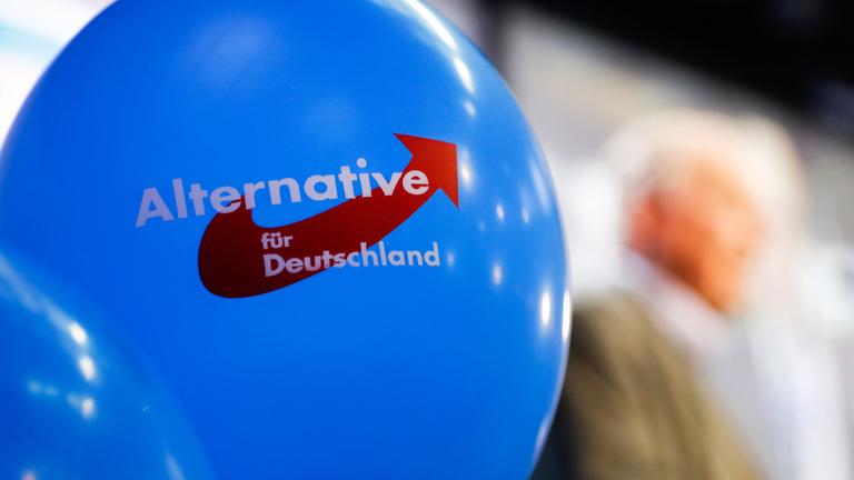 Luftballons mit AFD-Aufdruck