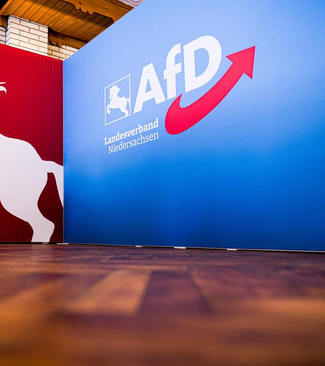 Eine Stellwand des AfD-Landesverbands Niedersachsen.