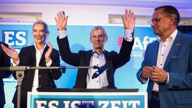 Die AfD-Co-Vorsitzenden Tino Chrupalla (r.) und Alice Weidel (l.), sowie der Brandenburger AfD-Spitzenkandidat Hans-Christoph Berndt sprechen in Potsdam zu ihren Wählern.