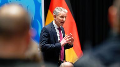 Nordrhein-Westfalen, Düsseldorf: Der Thüringer AfD-Chef Björn Höcke spricht bei einer Veranstaltung der AfD in Düsseldorf-Garath.