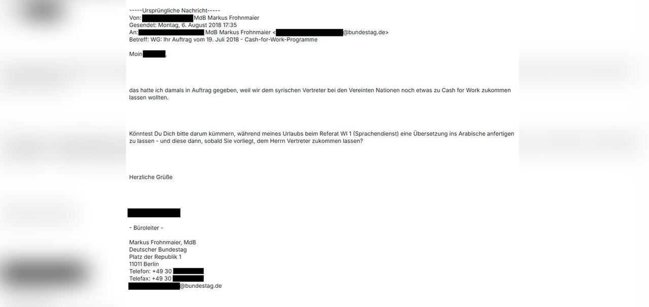 In den folgenden Monaten trug Frohnmaier offenbar weitere Informationen zu dem Syrien-Programm zusammen. Im November 2018 stellte er eine Kleine Anfrage mit 17 Einzelfragen an die Bundesregierung. Etwa wollte er wissen, mit welchen Organisationen „Cash for Work“ zusammenarbeitet, oder ob syrische Oppositionelle beteiligt sind – Informationen, die auch für das Regime in Damaskus von Interesse gewesen sein dürften, um gegen ihre Gegner vorzugehen.