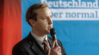 Kevin Dorow (AfD), Beisitzer im Landesvorstand der AfD Schleswig-Holstein, spricht auf der Gründungsveranstaltung des Schleswig-Holsteinischen Landesverbands der "Generation Deutschland".