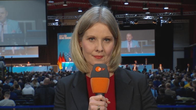 ZDF-Korrespondentin Diekmann berichtet aus der Halle in Gießen, in der eine neue AfD-Jugendorganisation gegründet werden soll.