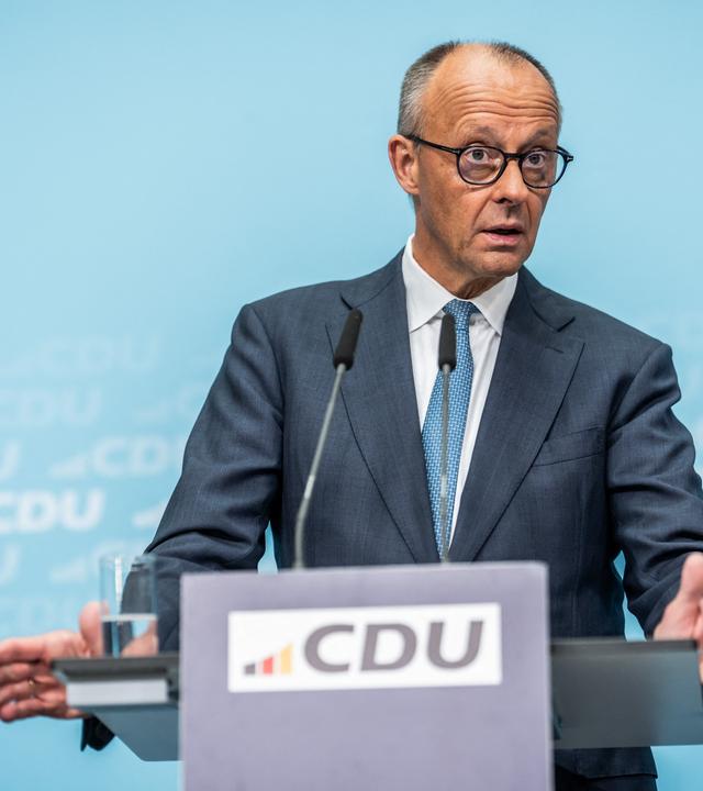07.09.2026, Berlin: Friedrich Merz, Bundeskanzler und CDU-Vorsitzender, nimmt nach der Sitzung des CDU-Bundesvorstands im Konrad Adenauer Haus an einer Pressekonferenz teil. 