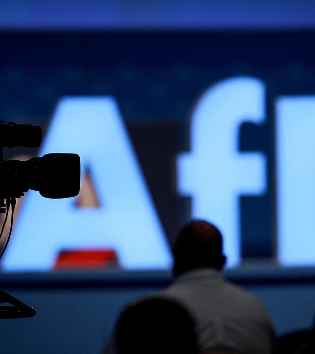 Das Treffen von AfD-Funktionären mit Rechtsextremisten hat die Debatte über ein AfD-Verbotsverfahren neu entfacht.