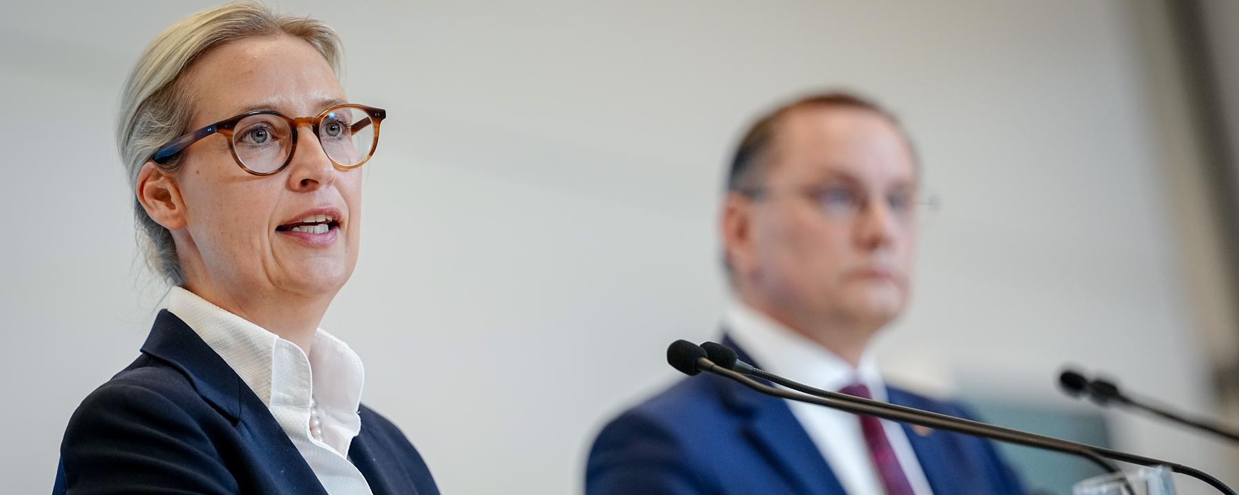 Alice Weidel, Fraktions- und Bundesvorsitzende der AfD, und Tino Chrupalla, AfD-Bundes- und Fraktionsvorsitzender, geben zu Beginn der Sitzung ihrer Bundestagsfraktion ein Pressestatement.