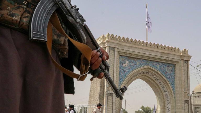 Ein Taliban-Kämpfer am 17.08.2021 in Afghanistan.