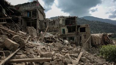 Ein Blick auf die beim Erdbeben in Kunar, Afghanistan, beschädigten Häuser, 3. September 2025
