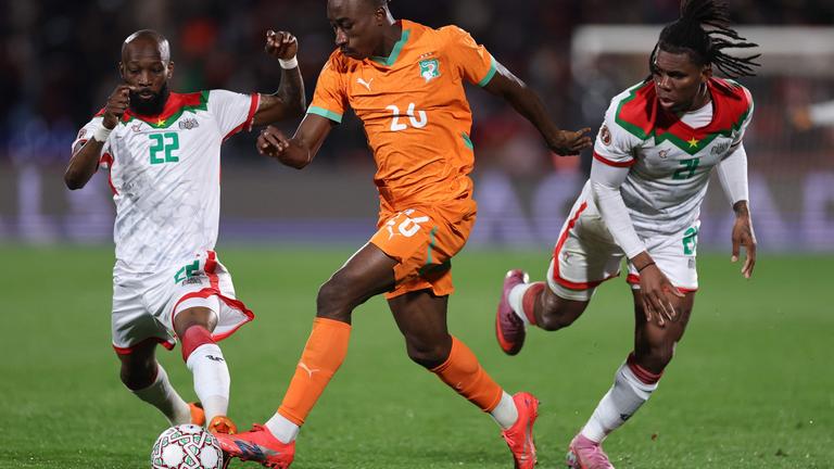 Der Ivorer Yan Diomande von RB Leipzig trifft im Achtelfinale des Afrika Cups gegen Burkina Faso