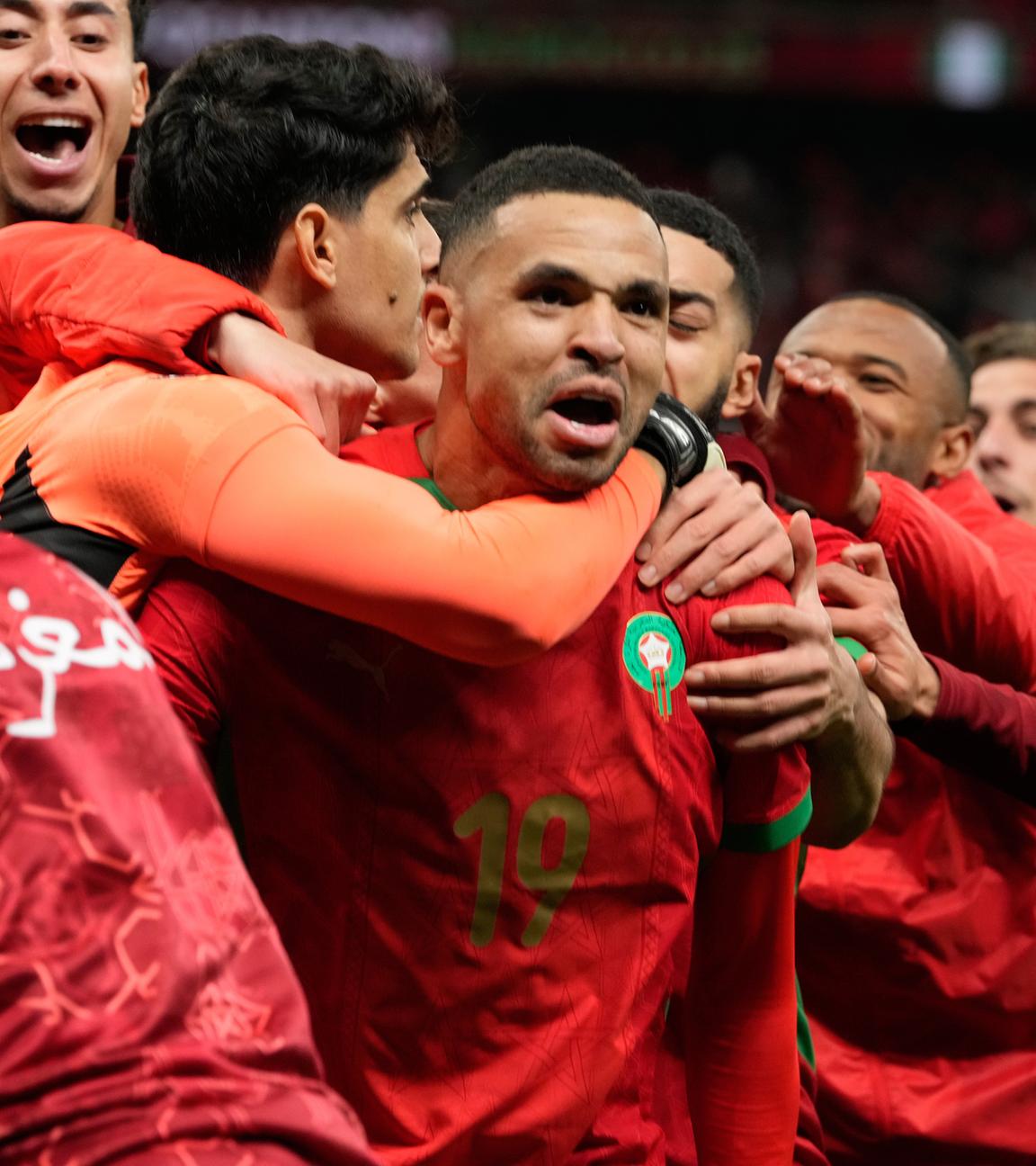 Marokkanische Spieler feiern nach dem Sieg im Elfmeterschießen  zwischen Nigeria und Marokko in Rabat, Marokko. 
