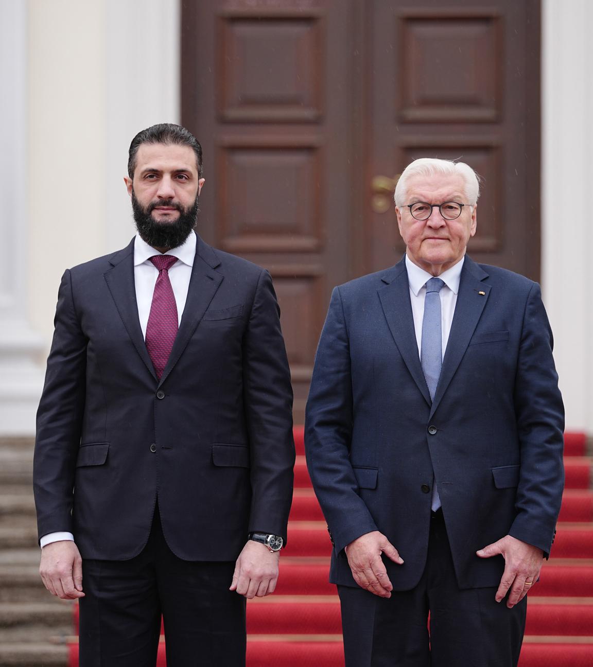 Syriens Übergangspräsident Ahmed al-Scharaa wird am 30.03.2026 von Bundespräsident Frank-Walter Steinmeier vor dem Schloss Bellevue in Berlin empfangen.