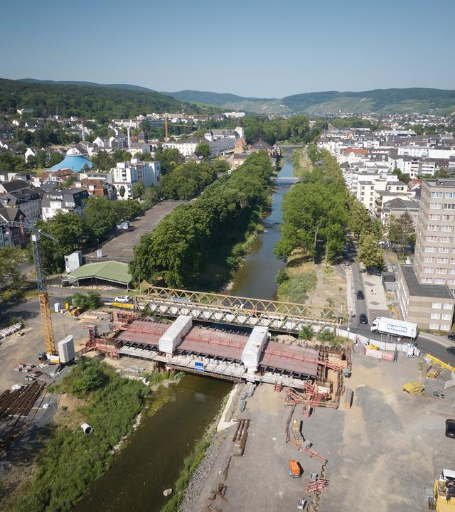 Auch fünf Jahre nach der Flutkatastrophe laufen die Wiederaufbauarbeiten auf Hochtouren - noch immer gibt es viel zu tun.