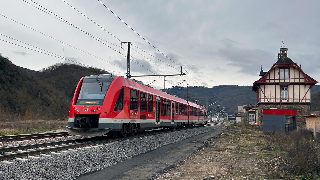 Reconstruction after the 2021 flood disaster: Ahrtalbahn restarts