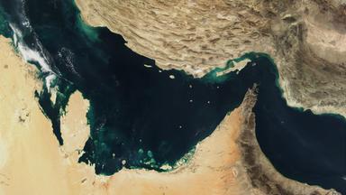 satellitenfoto der strasse von hormus